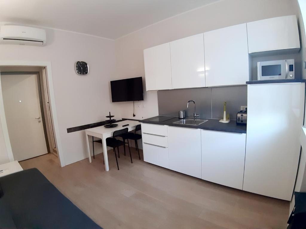 Easy Room Italy Milan Exterior photo