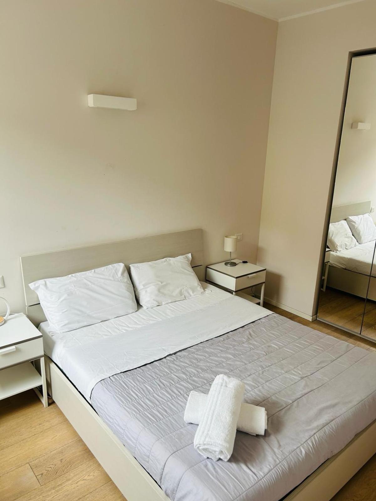 Easy Room Italy Milan Exterior photo