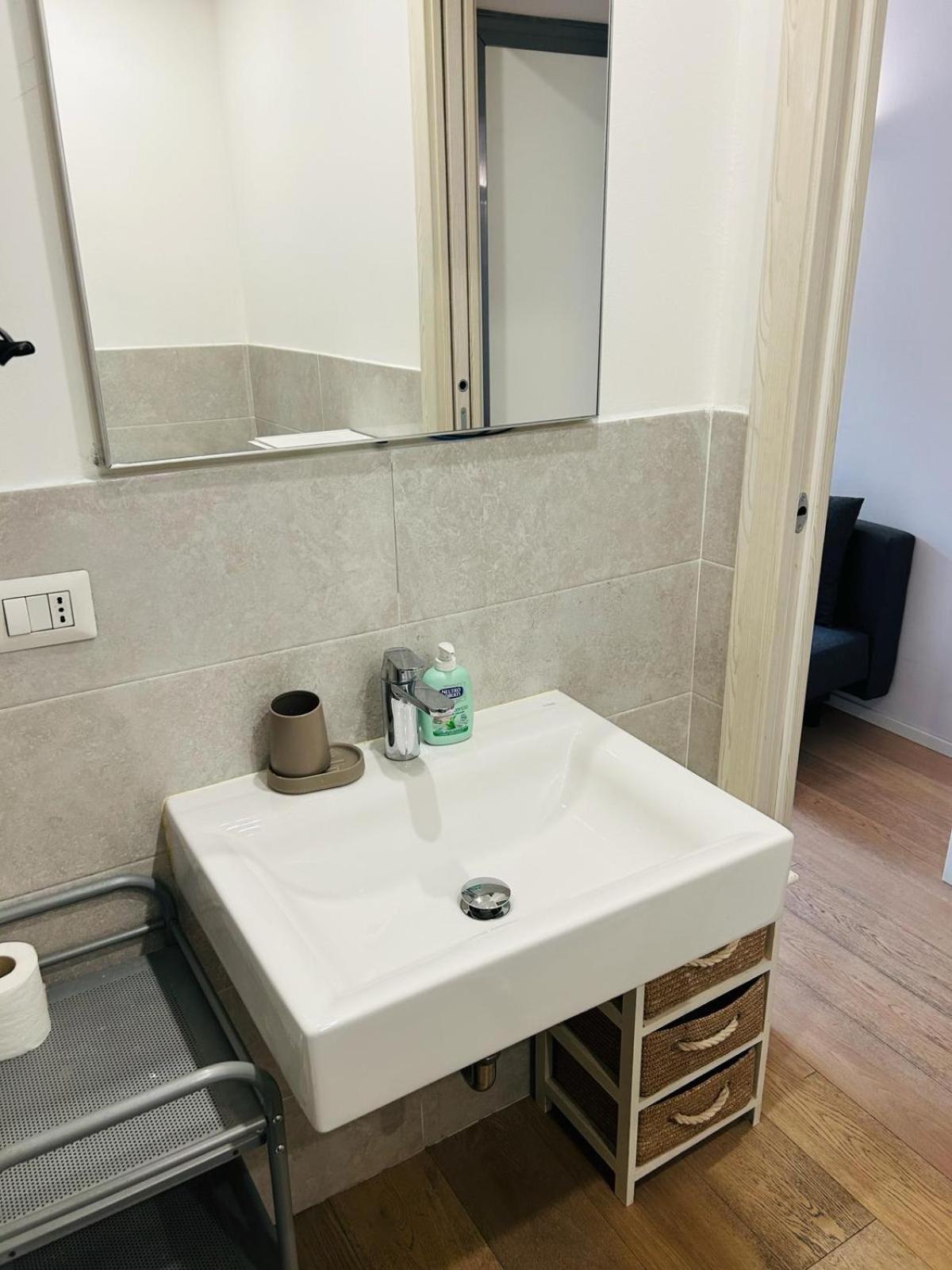 Easy Room Italy Milan Exterior photo